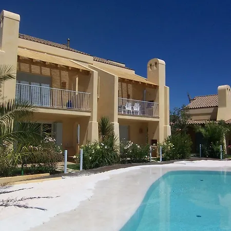 Adriatica Immobiliare - Smeralda Village מלון דירות